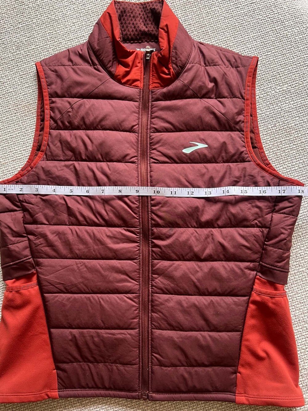 Brooks Women’s Maroon and Red Quilted Running Vest Size M - Picture 7 of 15